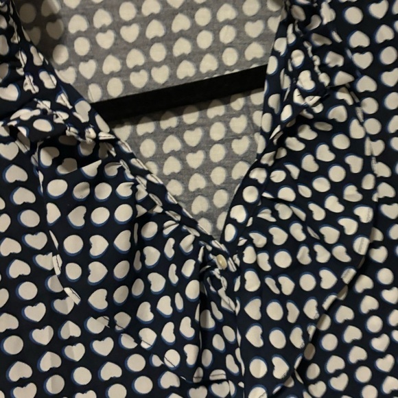 Ann Taylor LOFT | Heart Ruffle Tie Neck Mixed Media Shell Sleeveless Blouse | XS - Picture 6 of 9